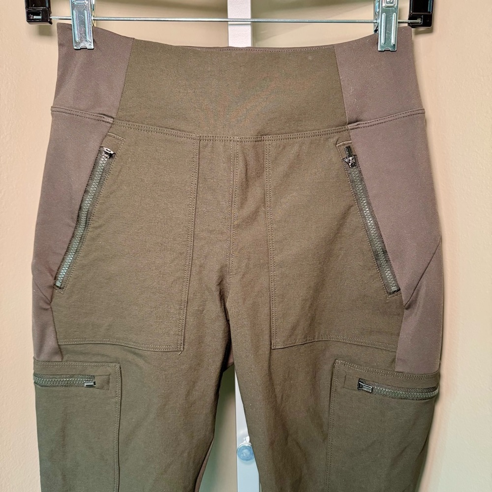 Women's Athleta Headlands Hybrid Cargo‎ II Tight Legging Size 2 Peat Green